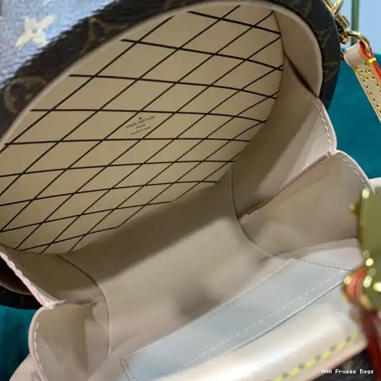 AAA Replica Ru BOITE Vuitton Louis PETITE CHAPEAU 0624
